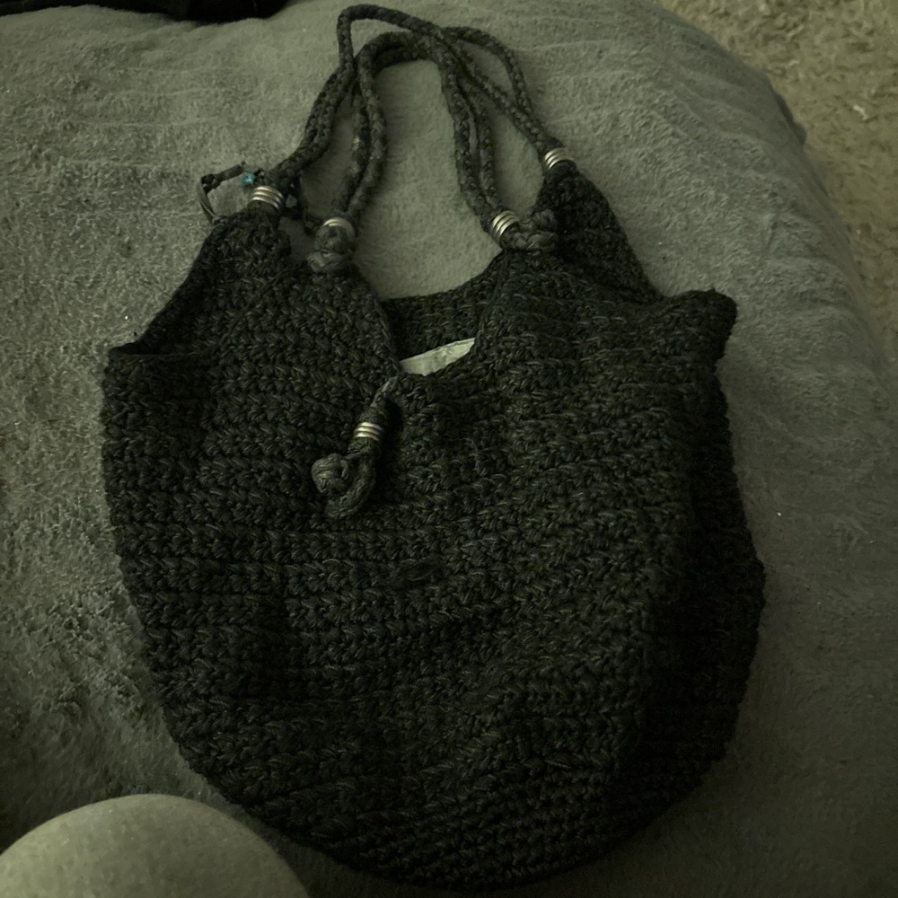 Black and grey crochet bag with a boho vibe #crochetbag